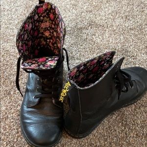 Dr. Martens Stratfords